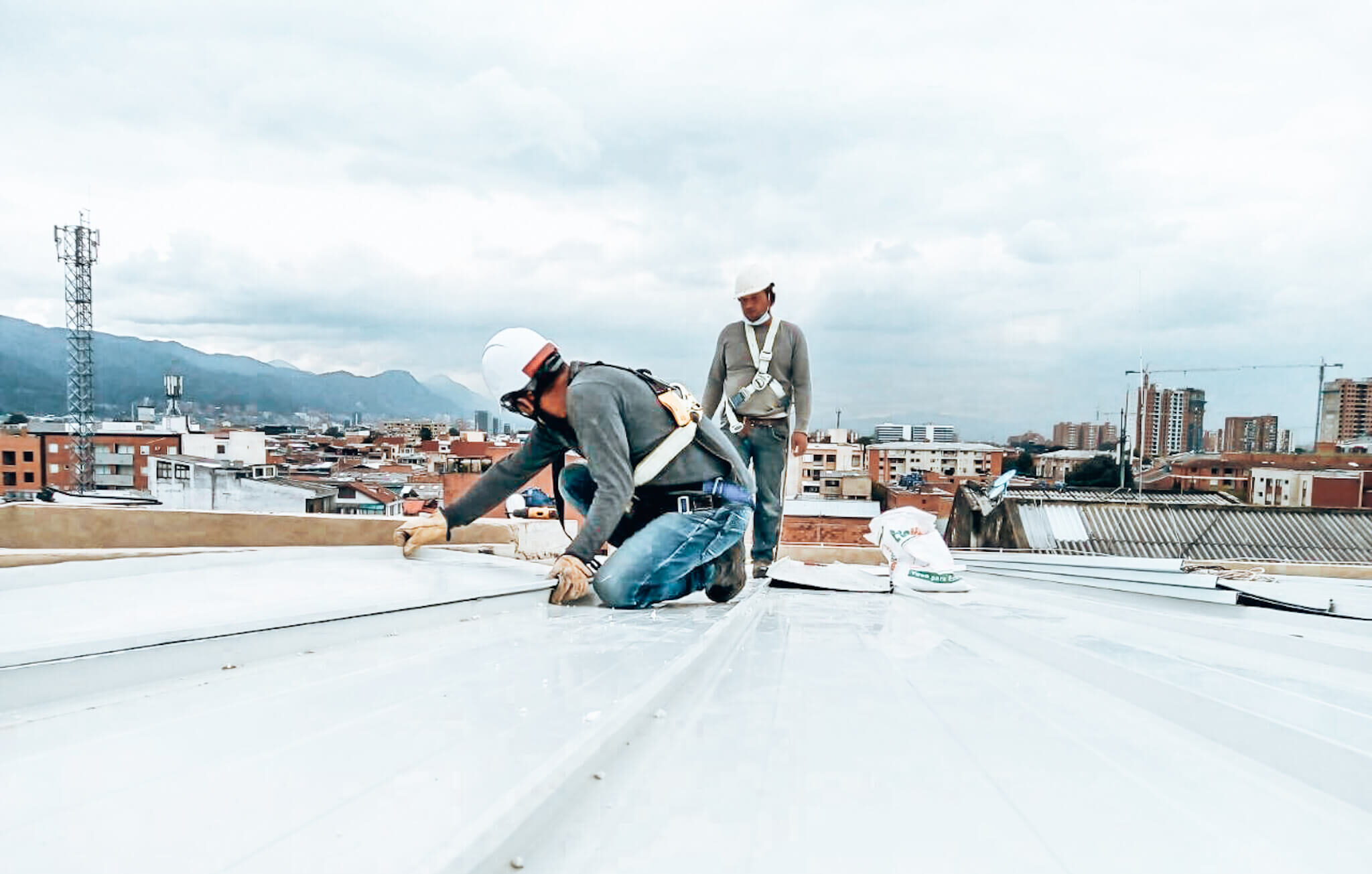 instalacion-teja-bogota instalacion-standing-seam-arquitectonica-teja-metalica